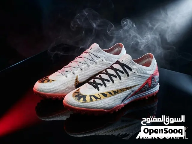 جزمة نايكي مستعمله مقاس 40  السعر:15ريال قابل للتفاوض/Nike mercurial football boots  price:15