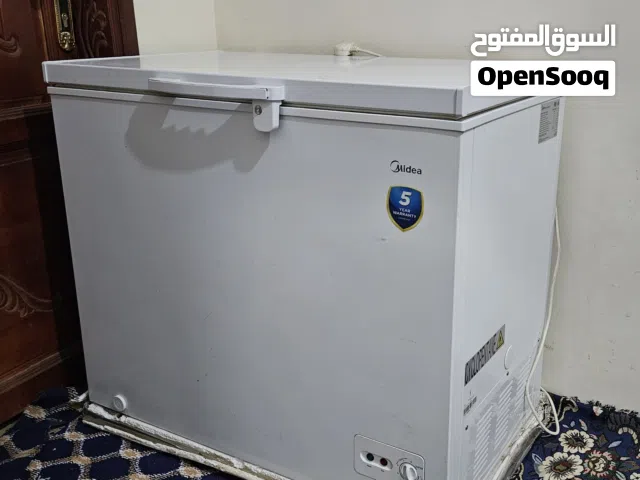 للبيع فريزر Midea أصلي بحالة ممتازة جدًا، استخدام شهرين فقط