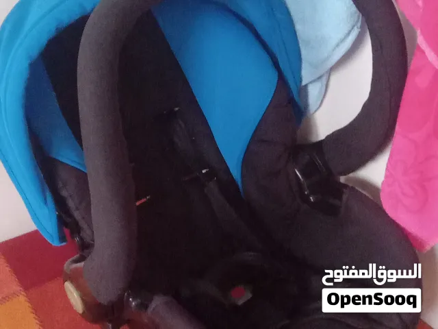 كرسي سيارة للأطفال