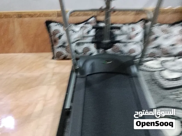 جهاز جري ب8 ميزات للجري ولتخسيس المعده  ولشد الارداف ولتقوية العضلات