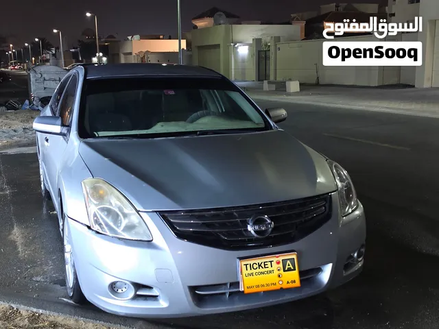للبيع نيسان التيما بحالة جيدة استخدام جيد قير ماكينة شاصية على الفحص ب7،500 درهم قابل للتفاوض