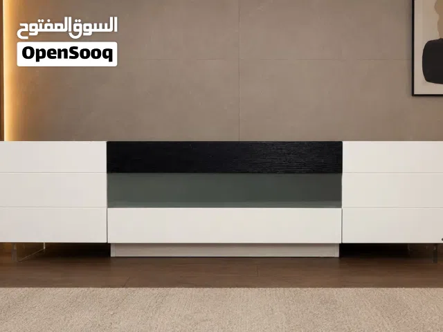 مكتب تلفزيون من City W باللون الأبيض الأسود