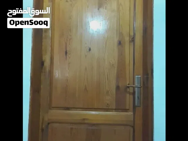 عندي 2 باب نفس الي في صورة شبه جدد بالقفص امتعهم ونفس حتي اللون نظاف نظاف مافيهم شي