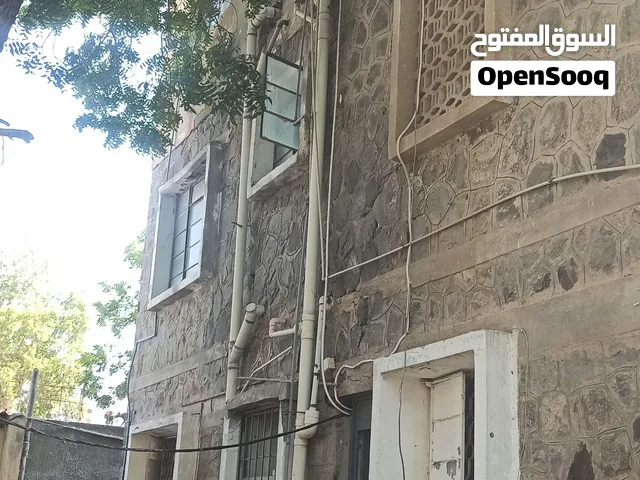 منزل مستقل من 3 طابق في حي السفارات خورمكسر بجانب السفاره الصينية