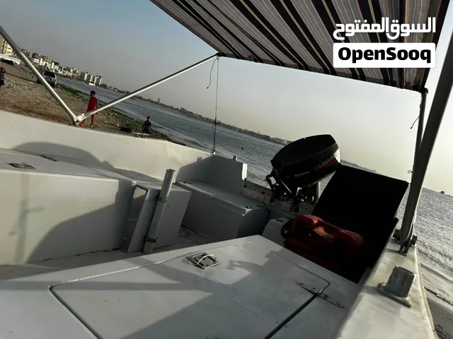 قارب ورفلي 5.50 متر مع محرك يام25ياماها 25ياماها قانه طويله. اصلي ورق كتيب جديد مسجله 2025.مع كاريلو
