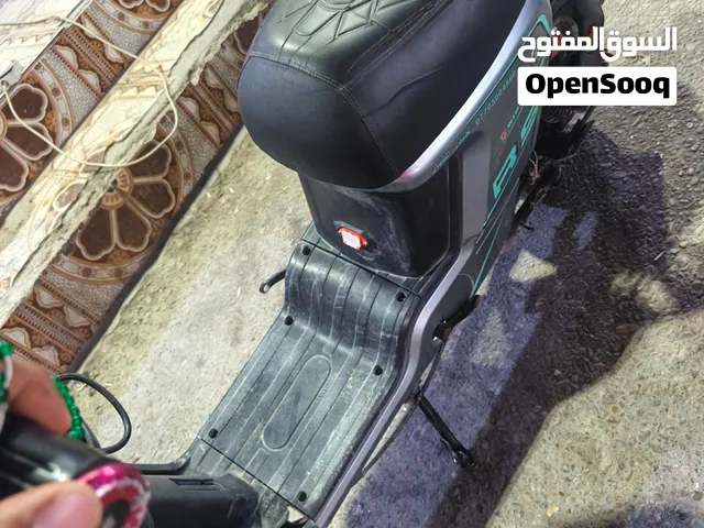 دراجهR9للبيع مابيها شي بطاريات نضيفه صغار لطارياتها وحده شادها جبيره سعر250 مكان لبصره الزبير