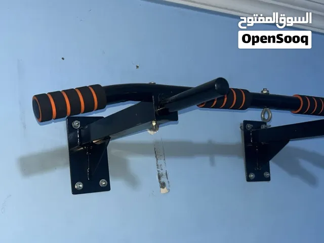عقلة حائط اللون اسود وبرتقالي...................