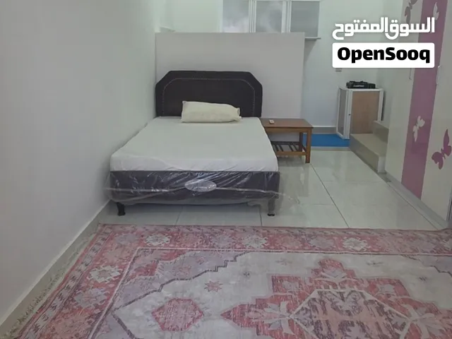 غرفة أرضية مأثثه ، المعبيله قرب مسقط مول