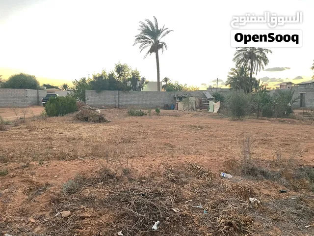 قطعه ارض للبيع مساحه 341متر يوجد بها كهرباء ومياه نهر وتفتح على طريقين