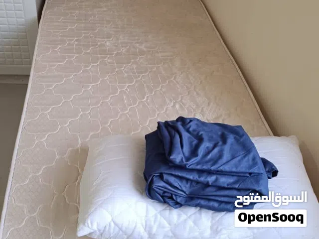 سرير مفرد مع مرتبه