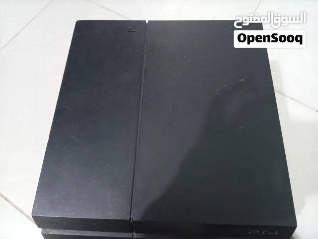 بلايستيشن 4 فات نضيف المساحه 1 تيرا +يد واحده وجميع الاسلاك معه للجادين