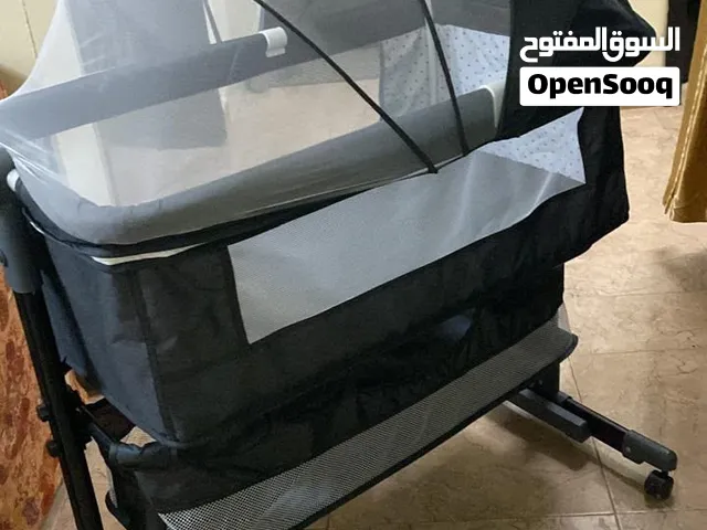 سرير أطفال شبه جديد