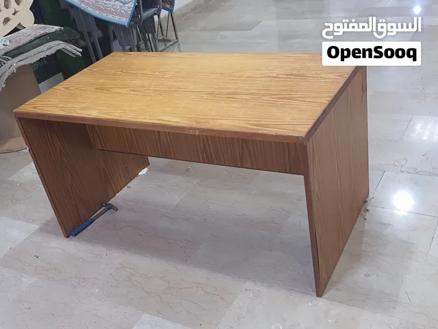 طاولة مكتب قياس 130×70×68ارتفاع مستعملة من الخشب صناعة محلية قوية جيدة لون كما الصورة