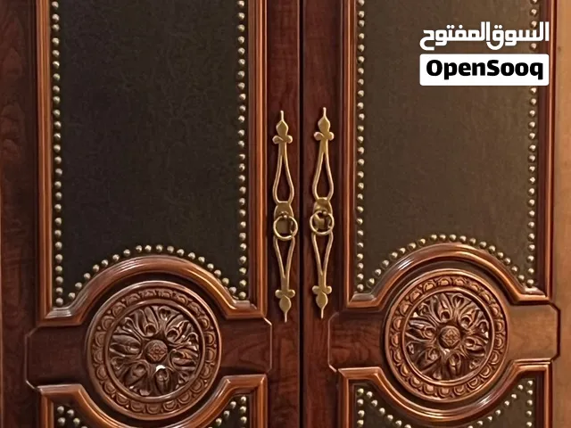 خزانة كبت كبير بحالة ممتازة، ماركة صينية