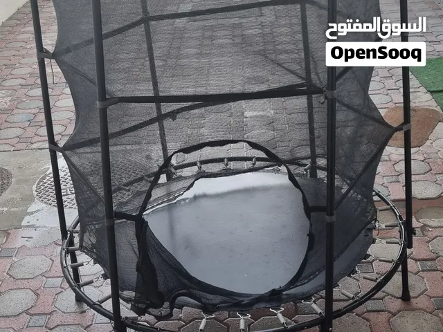 ترامبولين اطفال (نطاطه )   مستعمل صغير الحجم بناسب من عمر سنه و فما فوق