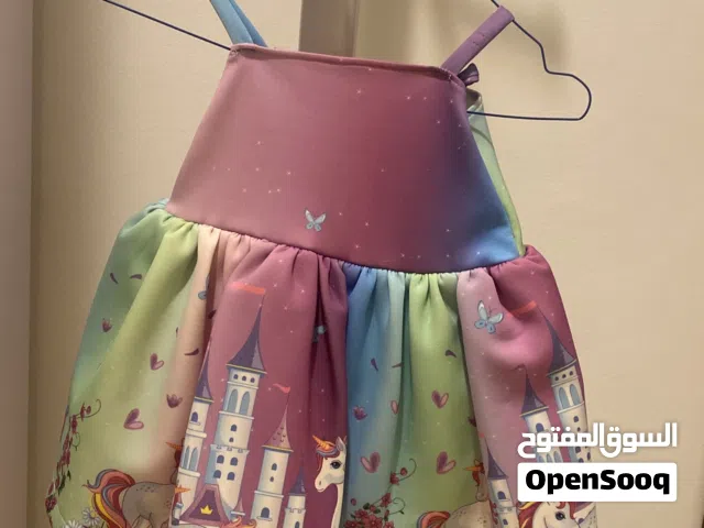 فستان الأطفال نظيف