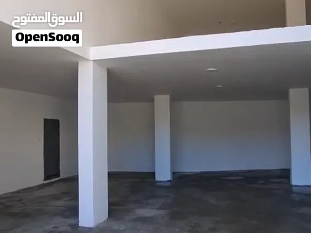 مخازن تجارية للبيع مخزن من باب واحد مع سدة