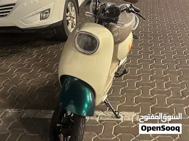 Used Vespa GTS 125 Scooter 2025 Model with Low Mileage