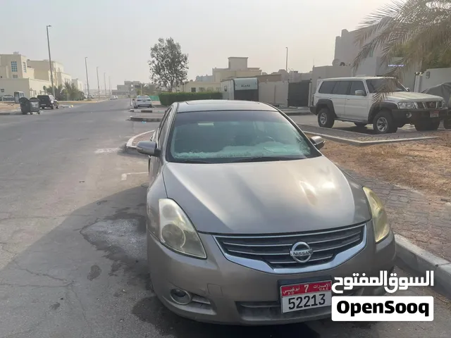 التيما للبيع موديل 2012 نظيفة جدا لا يوجد بها اي مشاكل ماشية 400،000 كيلو للتواصل