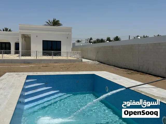 مزرعة جديدة في بركاء قريبة جدا من الشارع العام الرئيسي
