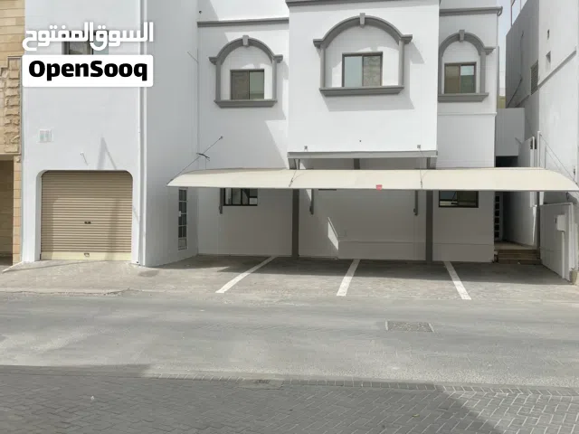 للبيع بناية في قلالي على شارعين تتكون من 6 شقق و 4 محلات