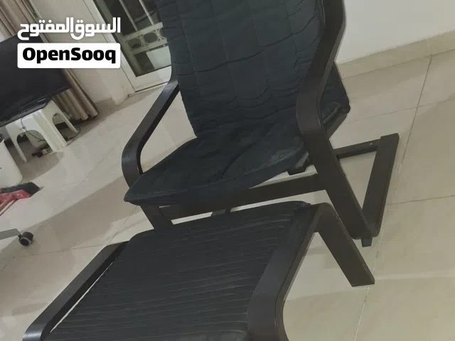 *السعر نهائي* كرسي مع مسند قدمين من ايكيا، للبيع