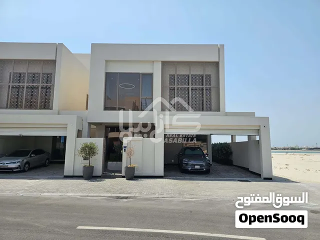 للبيع فيلا عصرية راقية في منطقة عراد بالقرب من مجمع السيف من طابقين ونصف