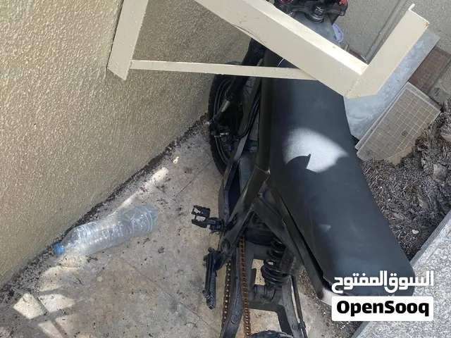 كوقو نضيف للبيع عليه كمبيوتر رييس جديد من شهرين وتاير وره جديد من أسبوع وتاير جدام وبطاريه وكرسي