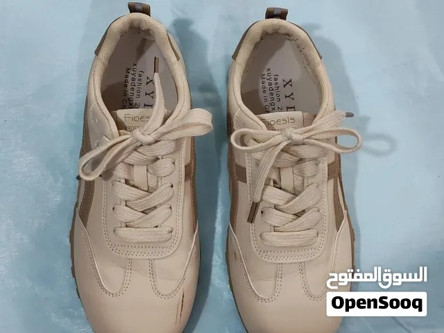 بوط fashion مقاس 40 مستعمل بحاله جيده