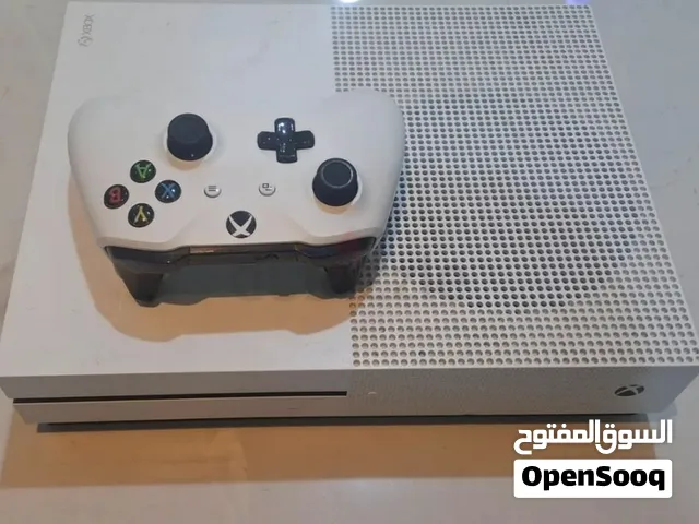 For sale xbox one s with controller in excellent condition