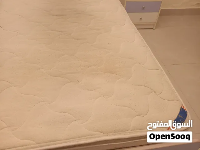 تخت مفرد عدد 1وتخت مفرد ونصف عدد 1 طقم كمدينه عدد 3