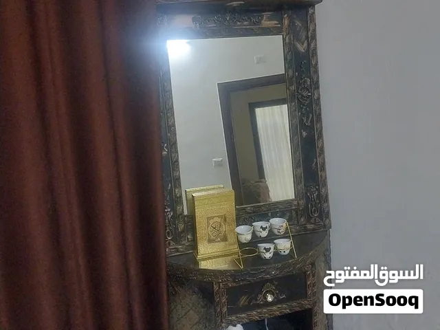 مرايه مع اضاءه بحاله الوكاله للبيع ب30 دينار