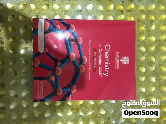 كتاب IGCSE لكيمياء للبيع حالة ممتازة و جديد مع رمز اكتروني