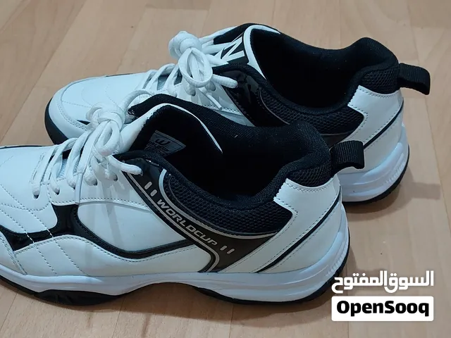 حذاء رياضي نوع World Cup II الجيل الثاني