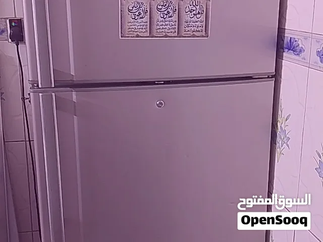 للبيع ثلاجة توشيبا بابين الفريزر يبرد ويشتغل زين الجزء الجوه ما يبرد الحالة الخارجية نظ