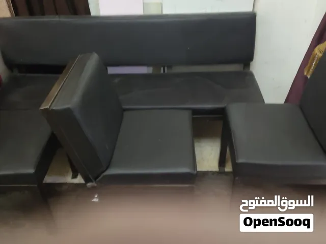 كراسي جلد وحديد