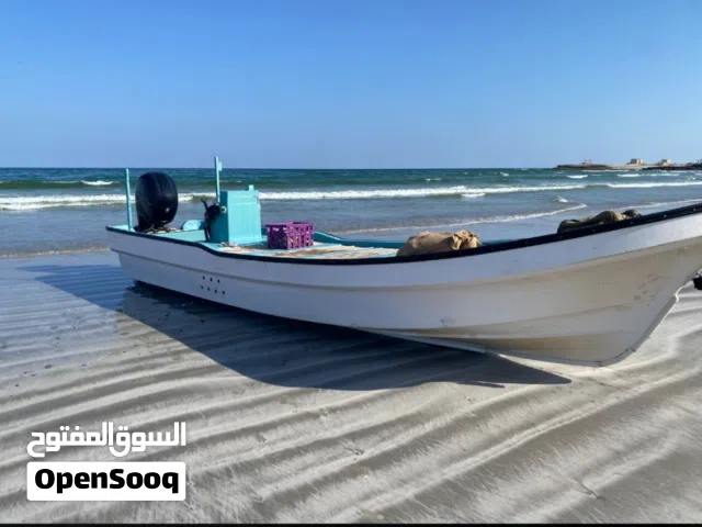 للبيع قارب 25 مع مكينه