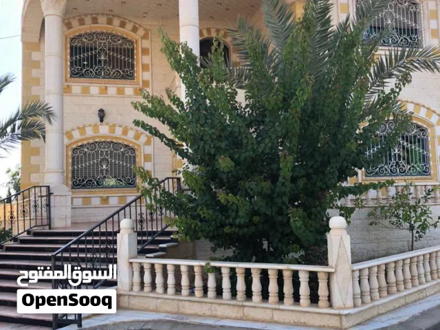 مزرعة وبئر ارتوازي و ثلاثة قصور بسعر مغري