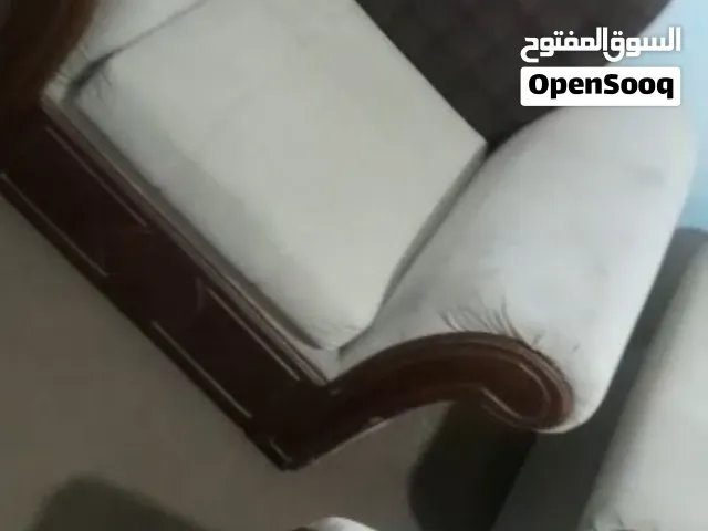 صالون مستعمل سما نظيف ما فيش اي بقع او اي تمزيق سعر كويس الصالون شبه جديد مستعمل مده بسيطه فقط
