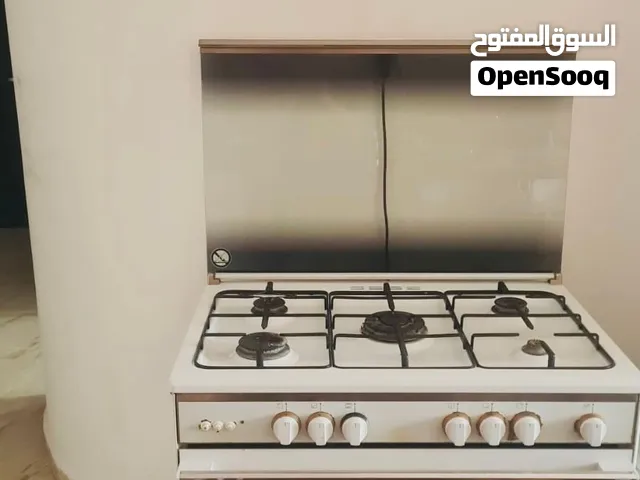 جلم غاز 5 عيون مع فرن في حاله جيده
