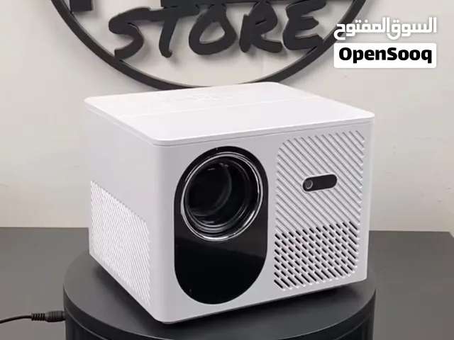 بروجكتر داتا شو موديل T8 tripskay استعمال قليل نضافة 90% شاشة عملاقة