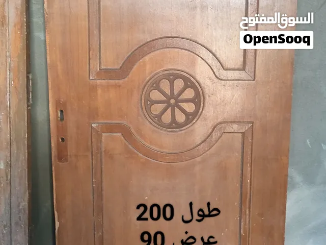 6 ابواب خشب وباب حمام المنيوم بحالة جيدة للبيع