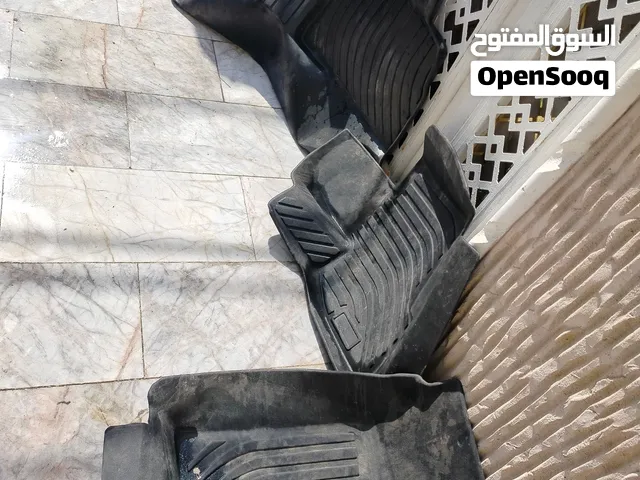 ارضيه سياره.  اوباما. وتصير الغير سيارت