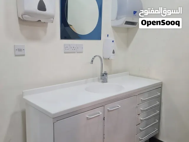 خزانة عيادة طبية مع مغسلة مستعملة