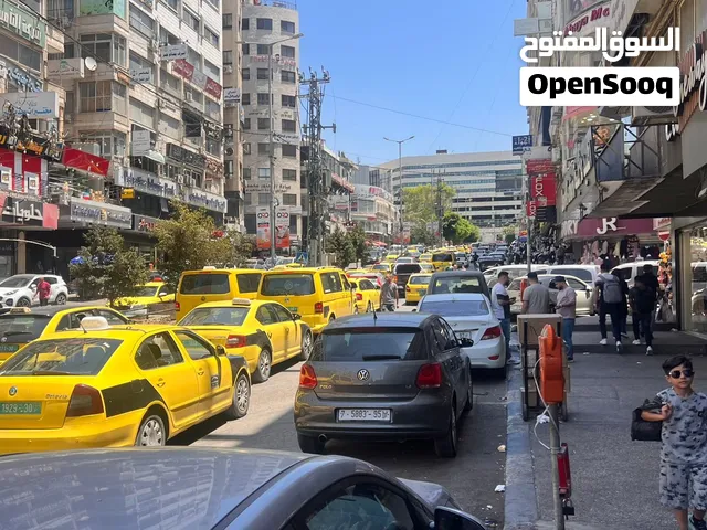 محل تجاري على الشارع 27 متر ، بالإضافة إلى طابقين اسفل المحل، كل طابق 110 متر مربع موصولة ببعضها