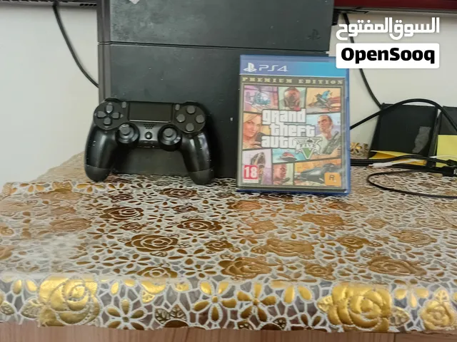 ps4 fat/بلايستيشن4 فات للبيع مع CD Grand theft auto V المساحة 500GB