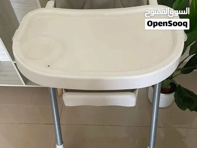 كرسي طعام للأطفال بحالة ممتازة   High chair for children aged six months to two years