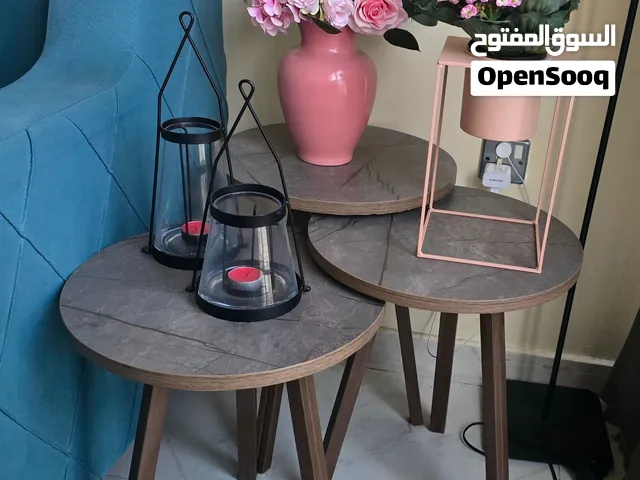 طقم طاولات جانبية متداخلة حديثة 3 قطع (Nesting Tables) – حالة ممتازة
