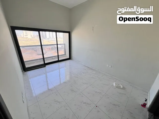 أجمل الشقق وأقل الأسعار للإيجار السنوي في عجمان شقة غرفة وصالة ثاني ساكن في الجرف 3، بالقرب من السوق
