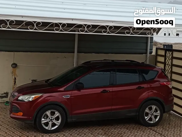 فورد اسكايب 2014 مستعملة بحالة ممتازة، أحمر، خليجية، مرخصة، بقوة 2000 سي سي